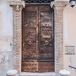 La Vetrina, The Renaissance Charme Of Piazza Navona