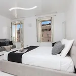 Piazza Venezia White Apartments