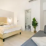 White Candia Guesthouse