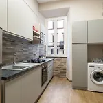 New! Completely Renovated Apt In Vatican!