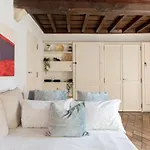 iFlat Navona Bright Studio