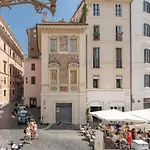 iFlat Navona Bright Studio