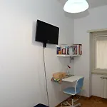 Room In Guest Room - Single Room In Cozy And Comfortable Apartment