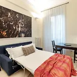 Sunny Flat In Elegant Building Close To Colosseum