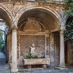 Spanish Steps Victoria Apartment