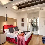 Little Queen Rooms