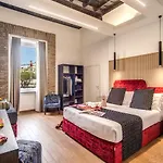 Little Queen Rooms