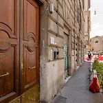 4-Bdr Apt among Colosseum&Termini 10-12 people