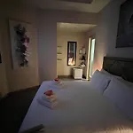 Luxury Sistina Suites