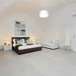 Ponte Cavour Apartment