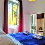 Nik Rooms