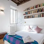 Cozy, Sunny Suite In The Heart Of Trastevere