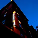 Orange Hotel