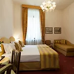 Hotel Columbia