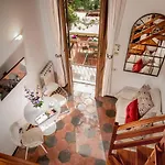 Empire Loft: In The Shadow Of Colosseo