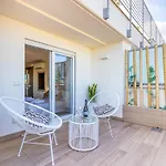 Penthouse With A Panoramic Rooftop In Trastevere With Seasonally Jacuzzi