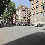 Castro Pretorio Suite -1St Floor Of Historic Mansion With Lift, Comfortable, Baby Friendly, Bike Parking, Most Quiet And Guarded Area In Front Of Officers Headquarters 5 Minutes Walk From Termini Railway & Metro Station - Genuine Guest Care In 4 Lang