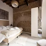 White Ostilia Apartments