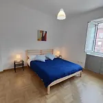 White & Wood House In Rome