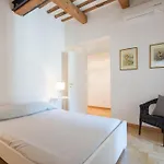 Trevi Fountain Luxury Apartment
