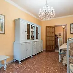 Altido Classic Style Flat With Balcony