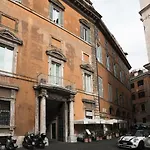 Charming Penthouse In Piazza Venezia With Terrace