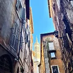 Navona Fox House