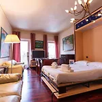 Julia Navona Apartment