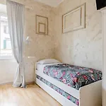 Deluxe Rooms And Chilling Jacuzzi Suite Guesthouse
