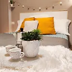 Marika\'S Cozy Home With Large Balcony