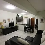 Pochi Passi Da San Pietro Metro A Cipro