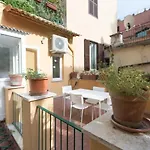 Quiet With Large Terrace In Spanish Steps Area