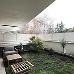 Stylish Flat With Garden