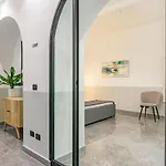 Laurina Deluxe Apartment