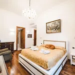 Domus Trastevere 900