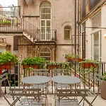 Spanish Steps Deluxe Apartment