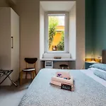 Paola Guest House
