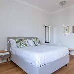Top Floor Apt With Rooftop Terrace Near St. Peter