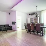 Maximo Luxe -Villa & Apartment