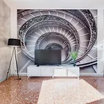 Large Apartment With Swimming Pool And Tennis Court Near The Station