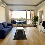 Moderno Bilocale Con Terrazzo