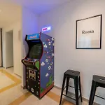 Vintage Giuliana Apartment