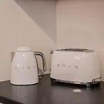 Vintage Giuliana Apartment