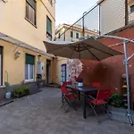 Piazza Di Roma Turquoise Apartment