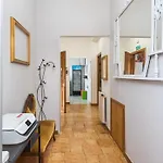 Travelershome Morena Guesthouse