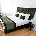Home At Rome St. Peter Rooms&Apartment