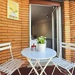 Forty1 Apartment Near Metro Cipro