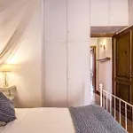 Elegant Apartment Behind The Colosseum