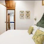 Pantheon Antique Suite
