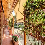 Terrazza Piccolomini: Elegant Apartment Stunning View Over Rome/St Peter\'S Dome